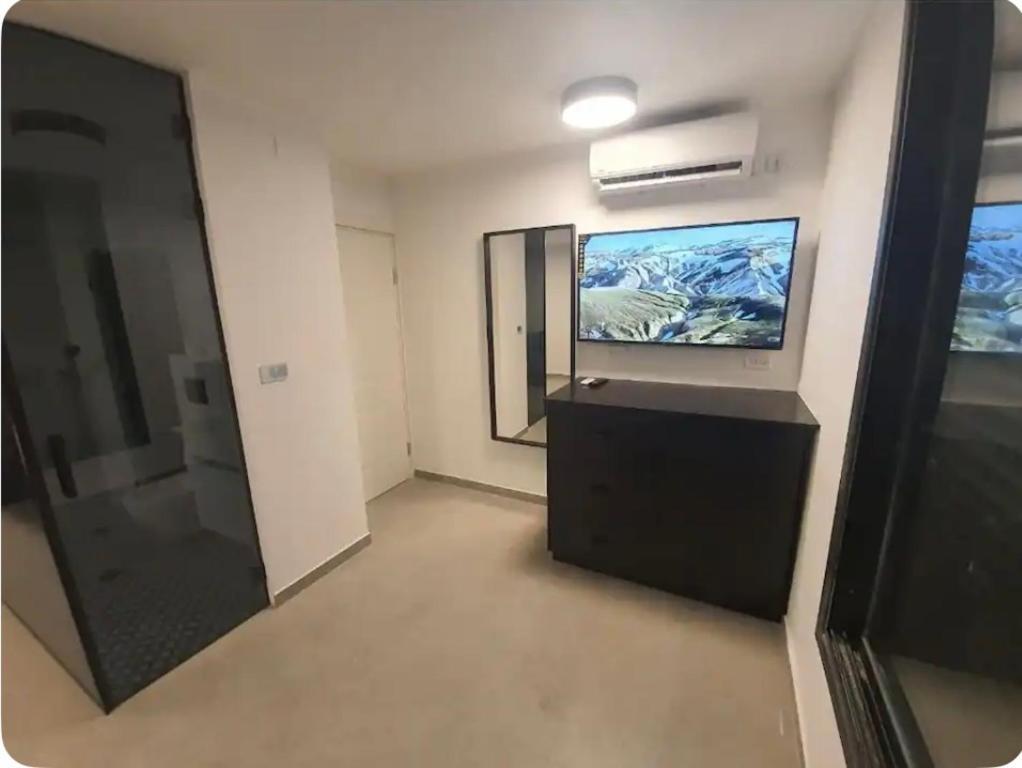巴特亚姆Ryo 11 דירת נופש חדשה על חוף הים נוף לים公寓 外观 照片